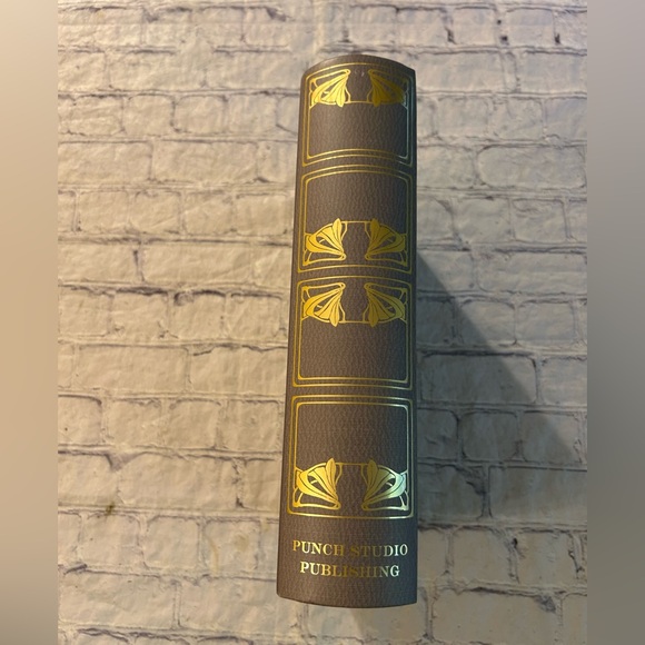 PUNCH STUDIO SHE LOVED LIFE AND IT LOVED HER BACK KEEPSAKE EMPTY BOOK BOX - Picture 3 of 6